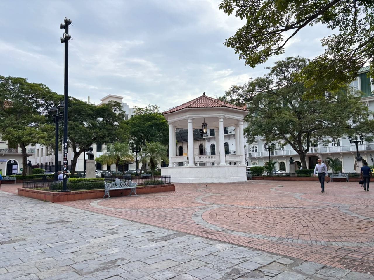 Plaza de la Independencia — El corazón histórico